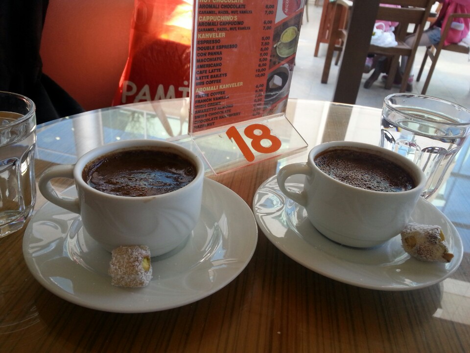 Eylül Cafe | Bahçelerarası Mithatpaşa Caddesi, 35330 Balçova/İzmir | +90 232 277 36 39