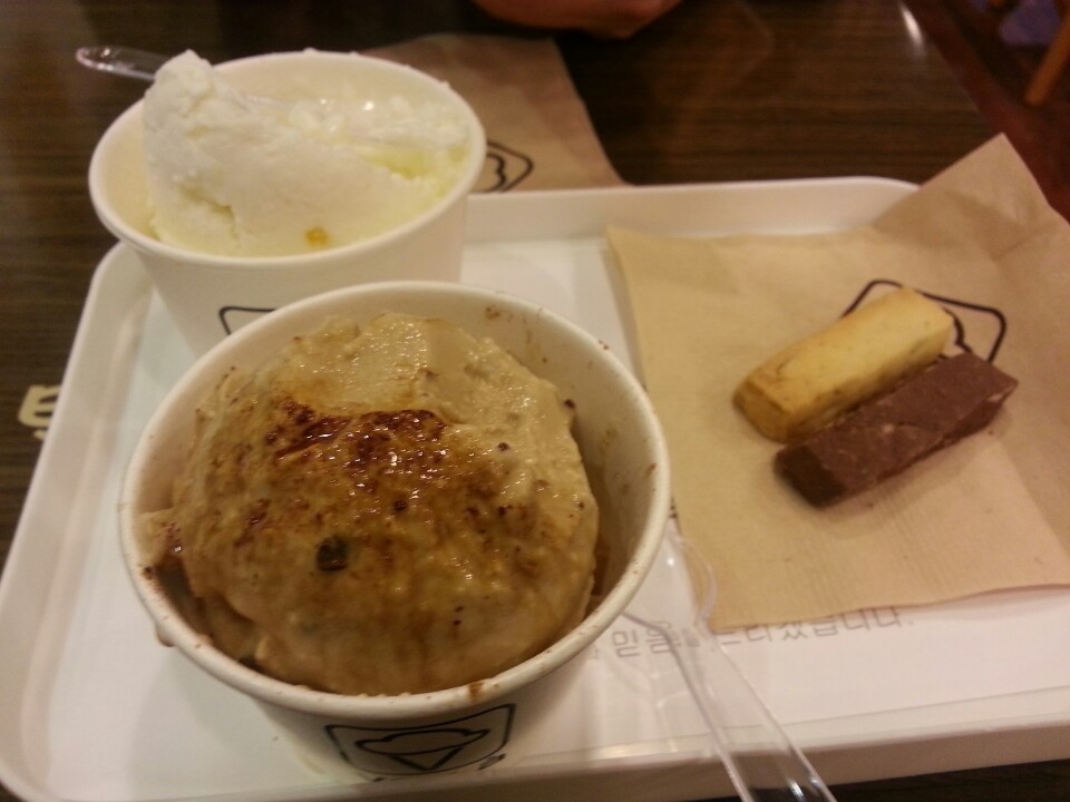 VOILà creamery | 서울 마포구 와우산로27길 56 | +82 2-332-0046 VOILà creamery | 서울 마포구 와우산로27길 56 | +82 2-332-0046