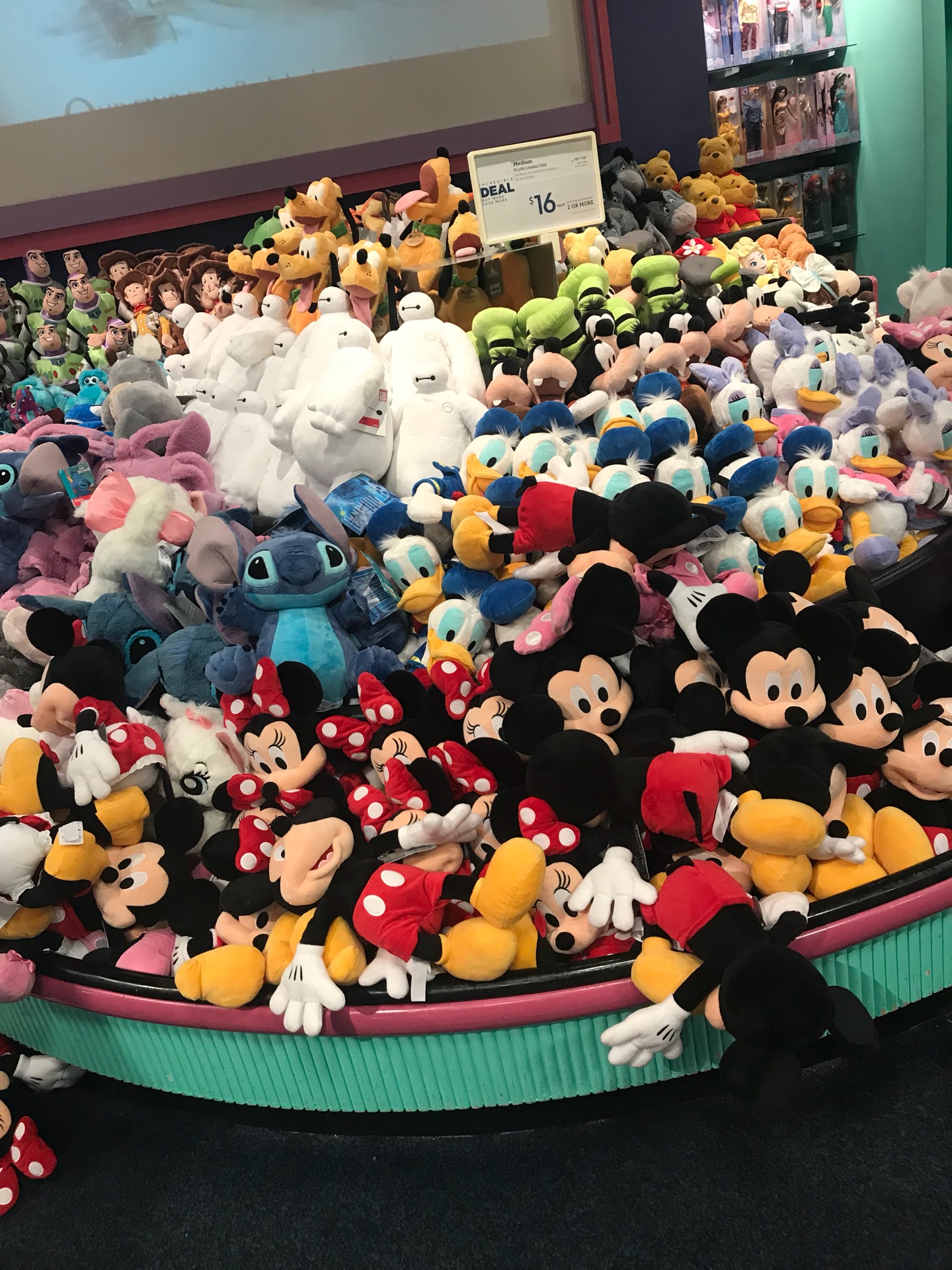 Disney Store 1023 Santa Rosa Plz, Santa Rosa, CA, 95401