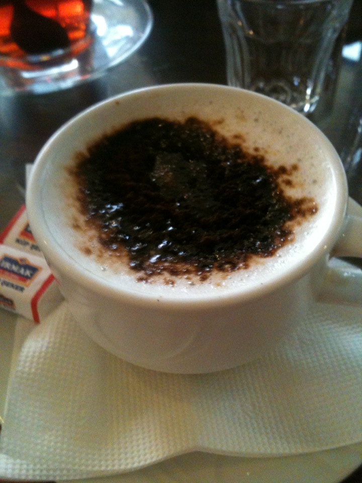 Eylül Cafe | Bahçelerarası Mithatpaşa Caddesi, 35330 Balçova/İzmir | +90 232 277 36 39