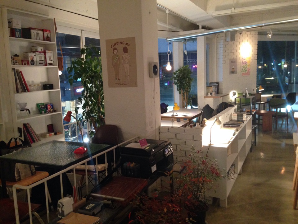 Cafe Qooom / 쿰 | Seoul Yang cheon gu 목동로23길 1 | +82 2-2695-3337