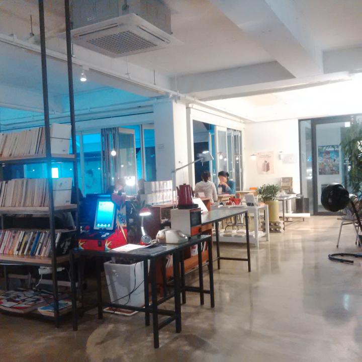 Cafe Qooom / 쿰 | Seoul Yang cheon gu 목동로23길 1 | +82 2-2695-3337