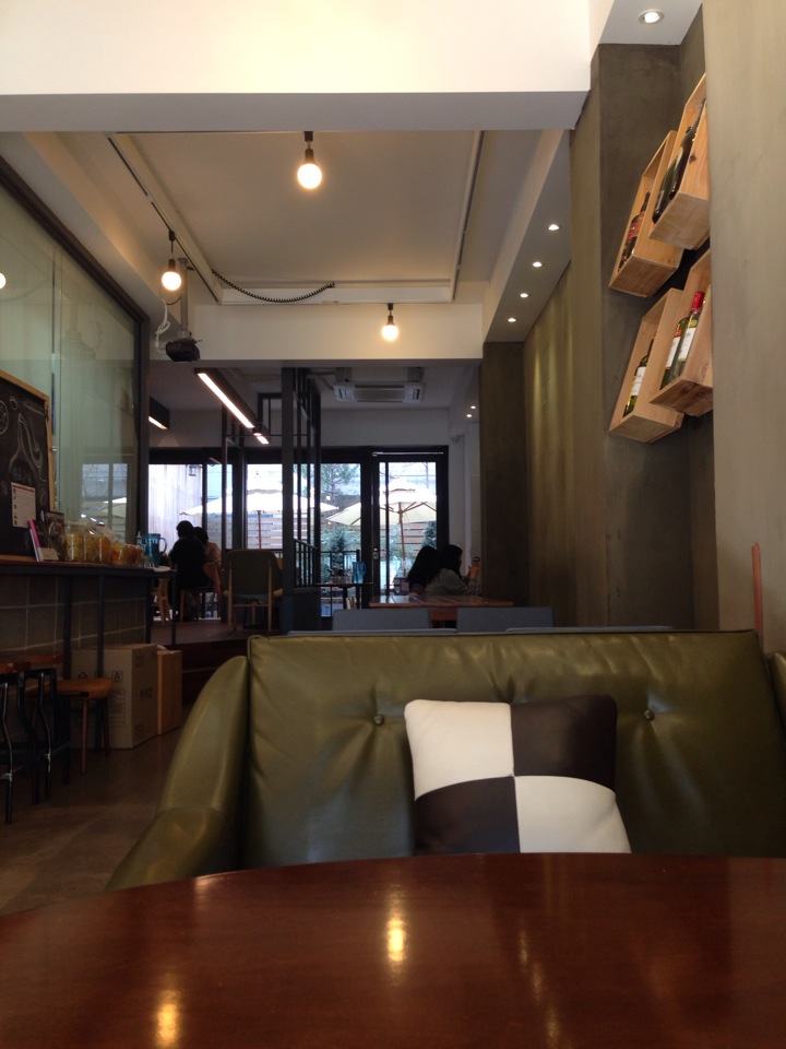 Coffee Reload | 서울특별시 서초구 서초대로46길 93 | +82 2-587-3590