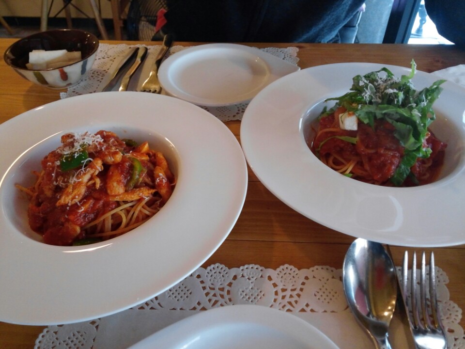 Poco Felice | 서울 마포구 동교로18길 13 | +82 2-338-2435 Poco Felice | 서울 마포구 동교로18길 13 | +82 2-338-2435