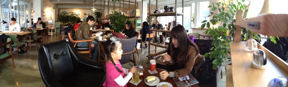 Cafe Qooom / 쿰 | Seoul Yang cheon gu 목동로23길 1 | +82 2-2695-3337