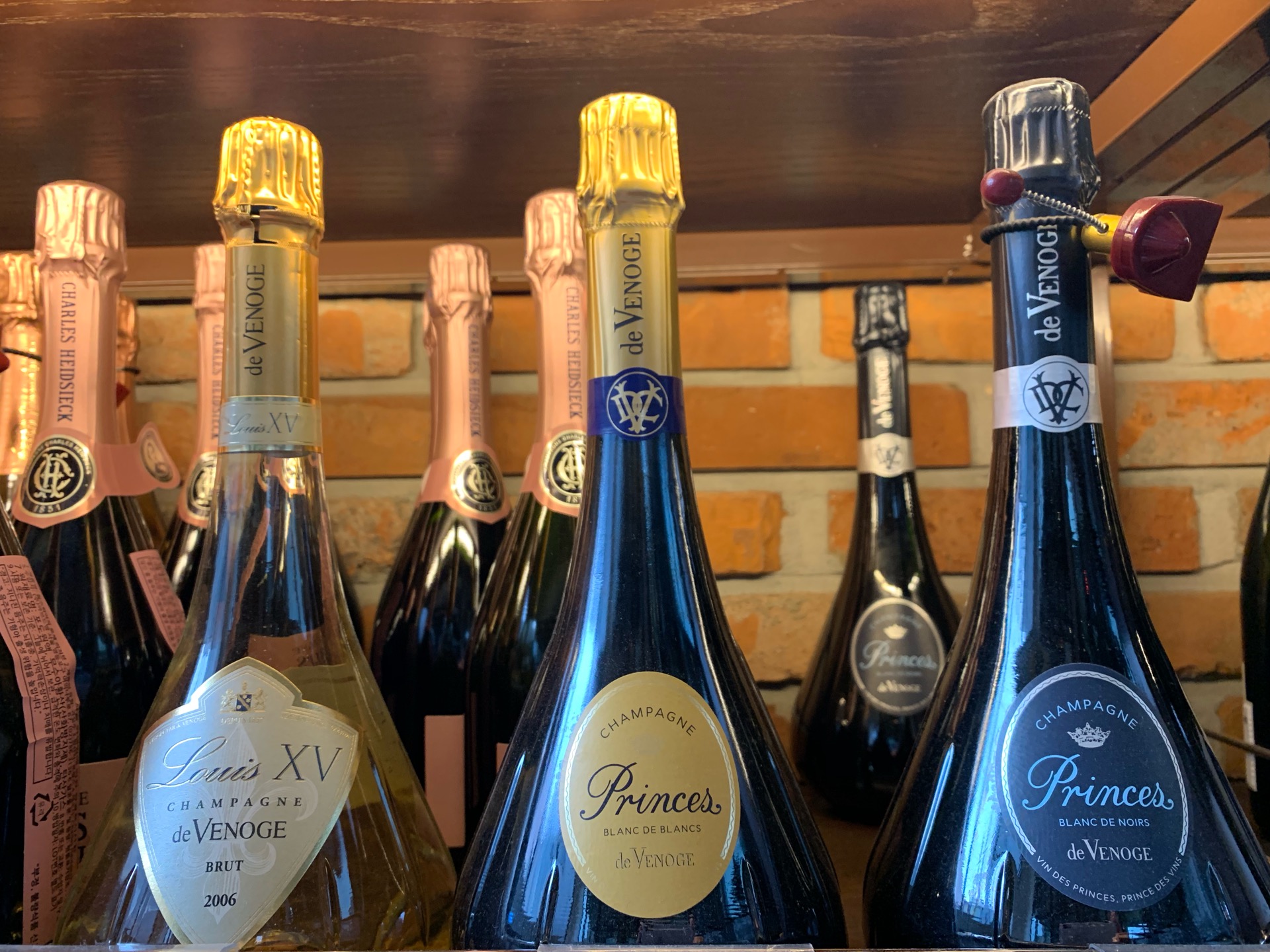 Wine & More | Seoul Yongsan-gu 독서당로 84 | +82 2-793-4539