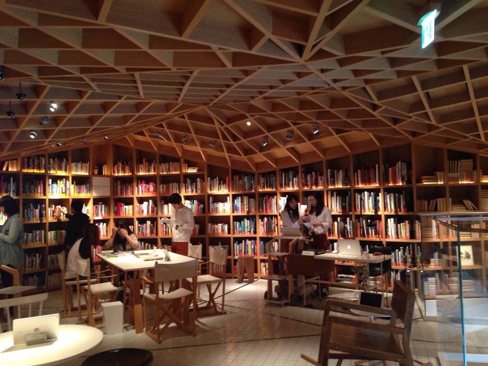 현대카드 TRAVEL LIBRARY | 서울특별시 강남구 선릉로152길 18 | +82 2-3485-5509