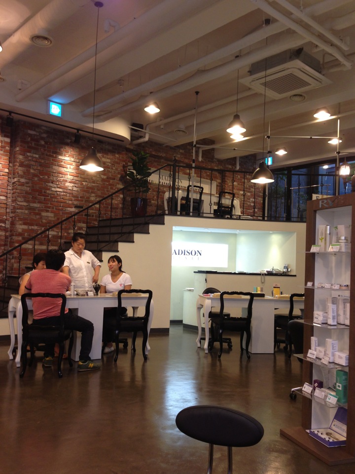 Madison Avenue / 메디슨 에비뉴 | 서울 강남구 압구정로80길 38 | +82 2-3448-2444 Madison Avenue / 메디슨 에비뉴 | 서울 강남구 압구정로80길 38 | +82 2-3448-2444