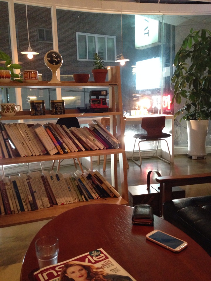 Cafe Qooom / 쿰 | Seoul Yang cheon gu 목동로23길 1 | +82 2-2695-3337