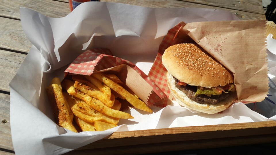 Old T-Rex Burger Club | Opr. Cemil Topuzlu Caddesi No:137/A Caddebostan, 34800 Kadiköy/İstanbul | +90 216 366 70 00