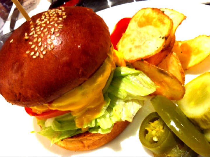 Burger Hunter | 서울 강남구 학동로 103 | +82 2-546-2582