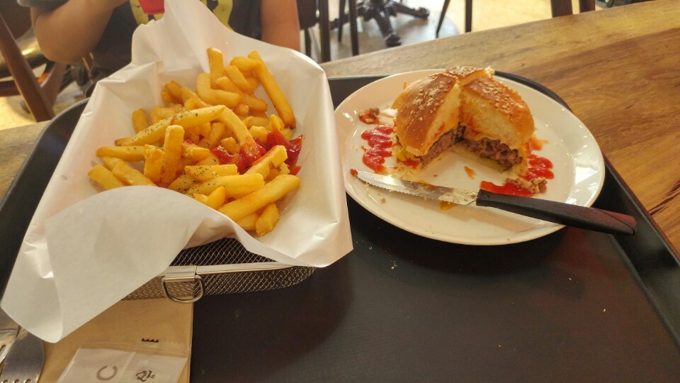 SLOW MONDAY | Gyeonggi-do Seongnam-si 분당구 대왕판교로 606번길 10 (백현동, 알파리움1단지) 130 131호 | +82 31-709-6991