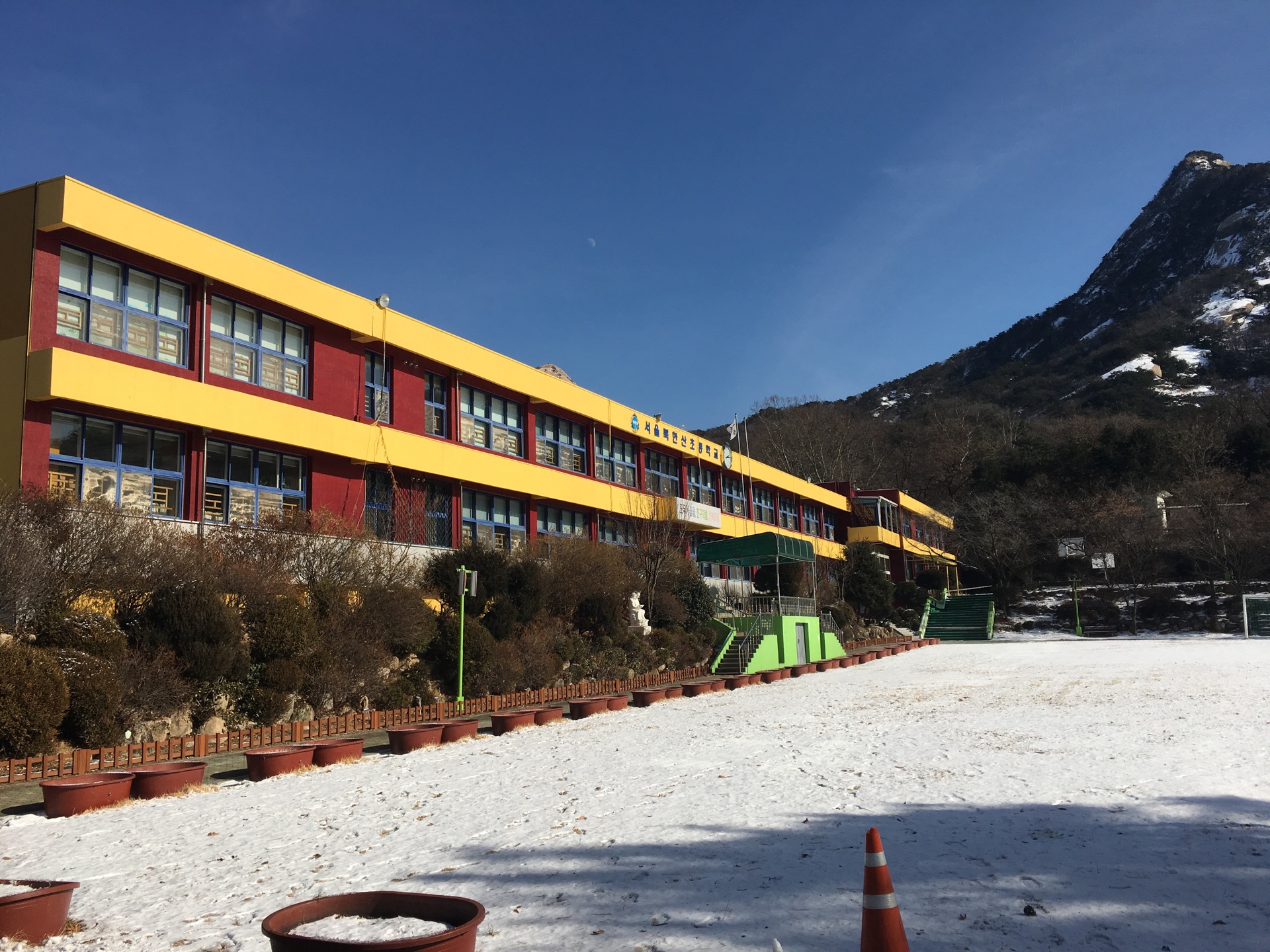 북한산초등학교 | Seoul 은평구 대서문길 42-3 | +82 2-356-2363