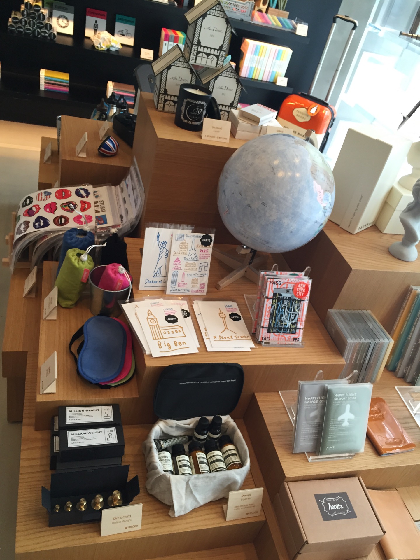 현대카드 TRAVEL LIBRARY | 서울특별시 강남구 선릉로152길 18 | +82 2-3485-5509