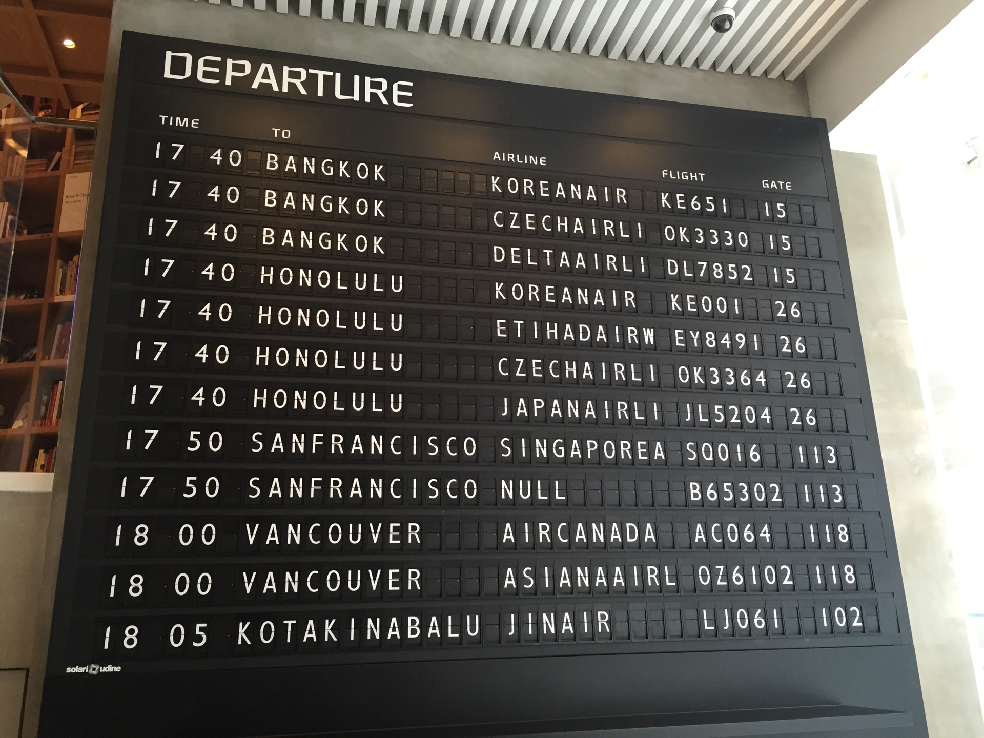 현대카드 TRAVEL LIBRARY | 서울특별시 강남구 선릉로152길 18 | +82 2-3485-5509