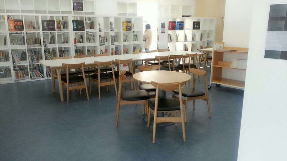 가람도서관 | 경기도 파주 가람로 116길 | +82 31-949-2552