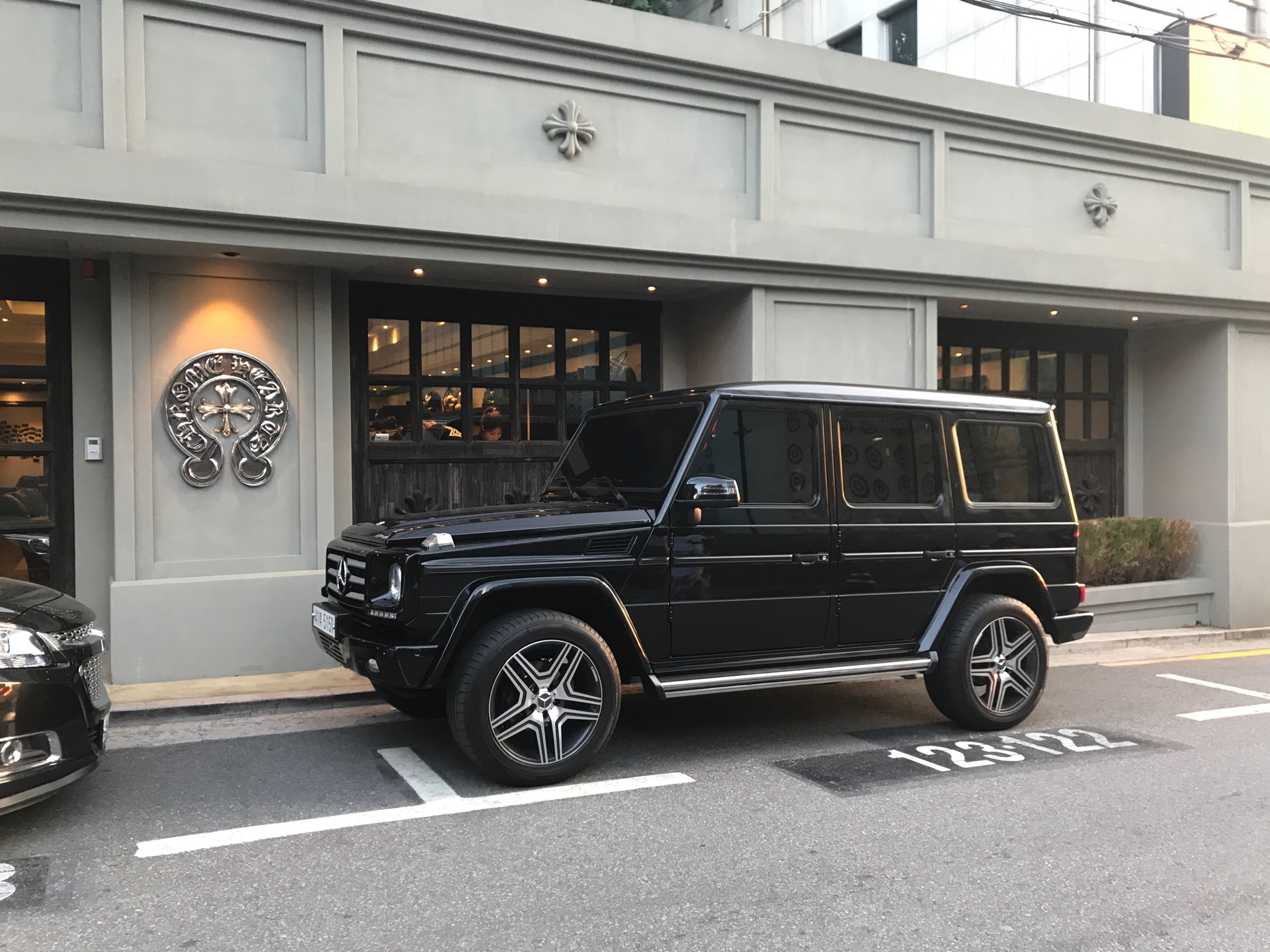 Chrome Hearts | 서울 강남구 선릉로162길 24 | +82 2-3343-0055