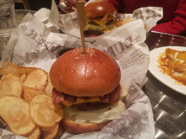 Burger Hunter | 서울 강남구 학동로 103 | +82 2-546-2582