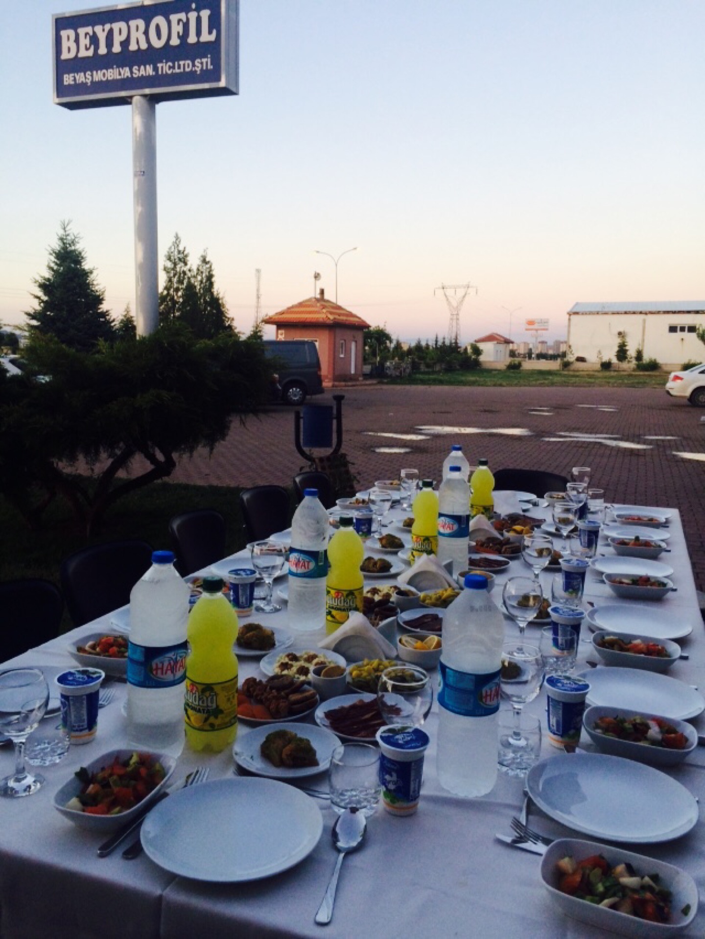 Beyprofil Beyaş Mobilya Limited ŞTİ | Organize Sanayi Bölgesi 3.Cd.No:12, 38070 Melikgazi/Kayseri | +90 352 321 17 27