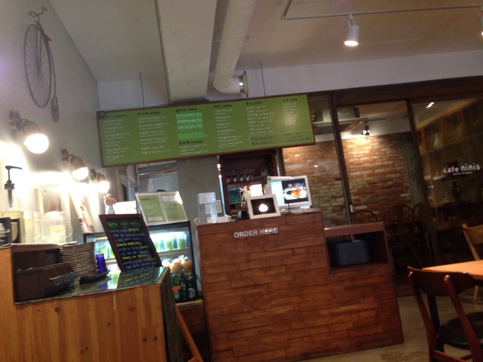 cafe Ninis | 서울 강남구 강남대로156길 20 | +82 2-516-3020