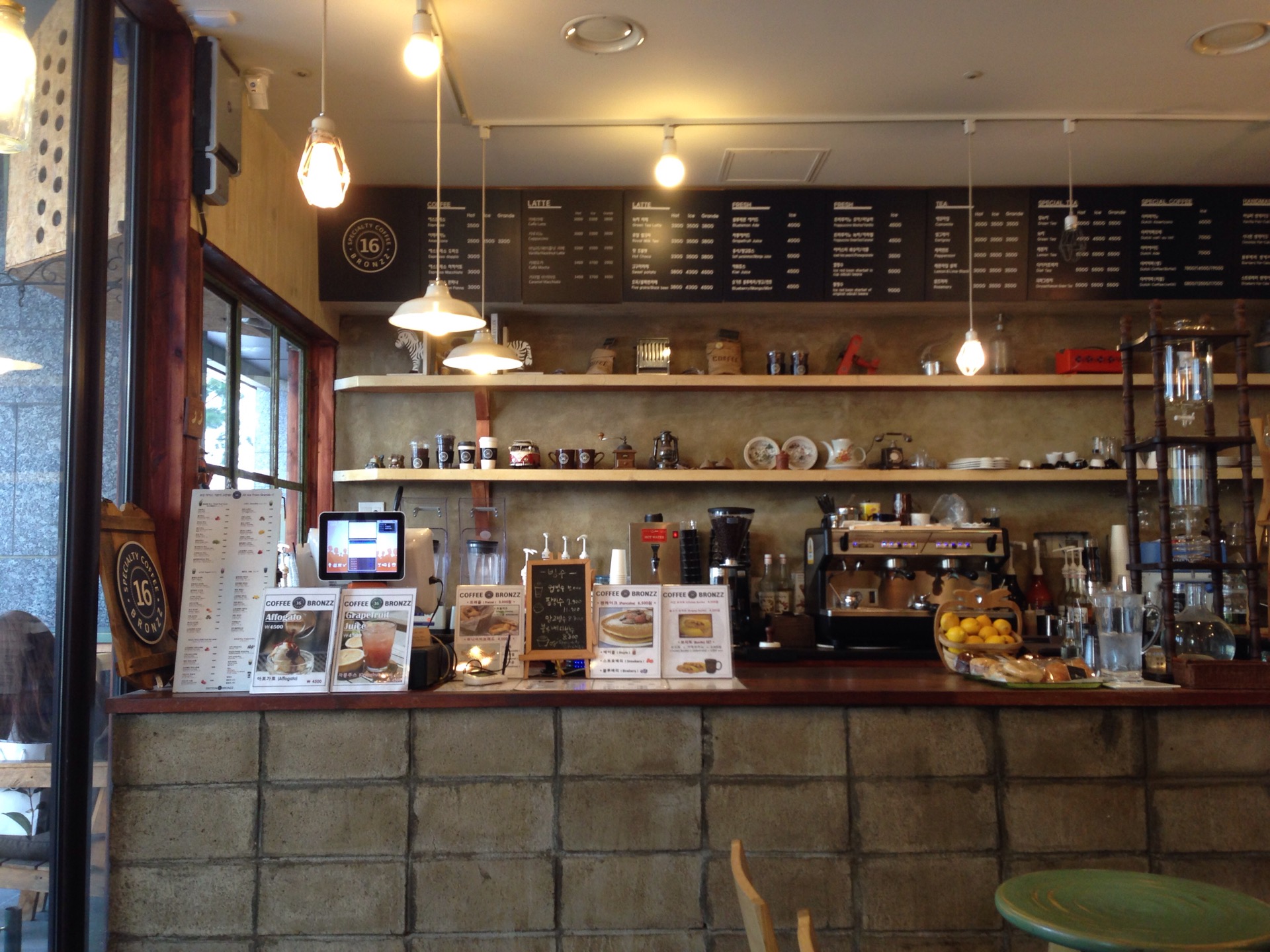 Coffee Bronzz | 서울 중구 퇴계로 72 리더스뷰남산 1F | +82 2-318-0160