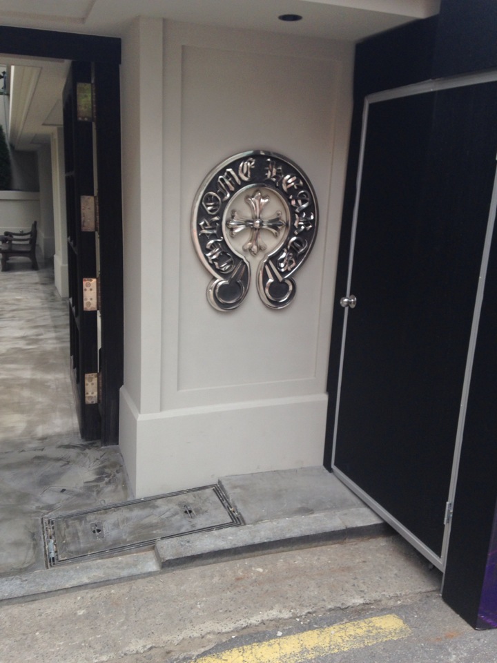 Chrome Hearts | 서울 강남구 선릉로162길 24 | +82 2-3343-0055