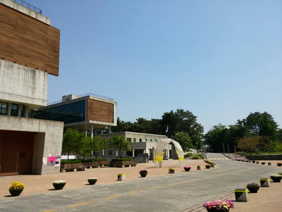 한국예술종합학교 | 서울 성북구 화랑로32길 146-37 | +82 2-746-9000