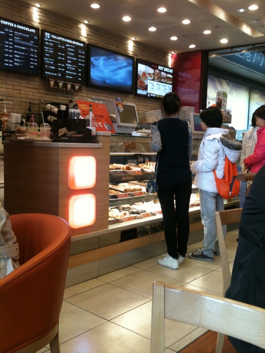 DUNKIN DONUTS | 대한민국 강서구 하늘길 38 | +82 2-2661-4200