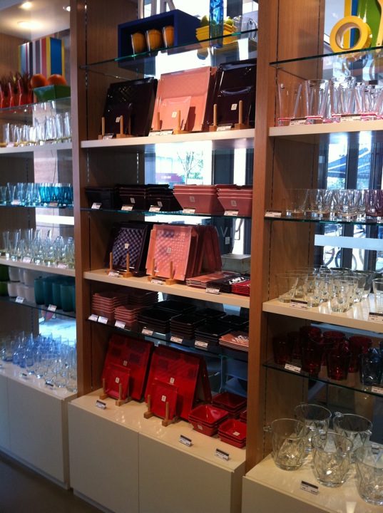 LIVART STYLE SHOP | 서울 강남구 학동로 142 | +82 2-549-2155