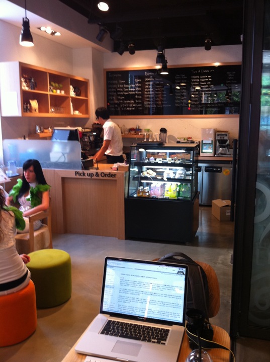 LIVART STYLE SHOP | 서울 강남구 학동로 142 | +82 2-549-2155