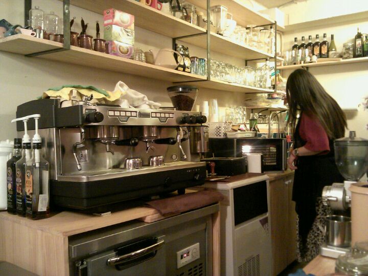 cafe GROUND | 서울 대한민국 서울특별시 마포구 합정동 91-11 | +82 2-322-1222