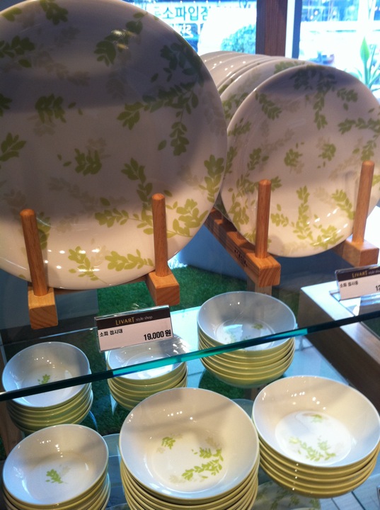 LIVART STYLE SHOP | 서울 강남구 학동로 142 | +82 2-549-2155