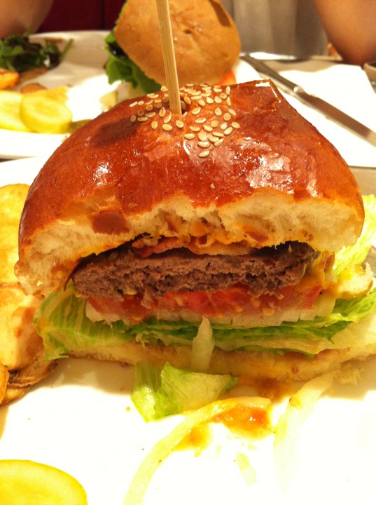 Burger Hunter | 서울 강남구 학동로 103 | +82 2-546-2582