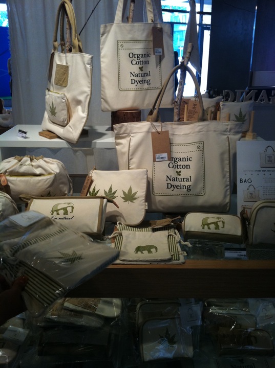 LIVART STYLE SHOP | 서울 강남구 학동로 142 | +82 2-549-2155