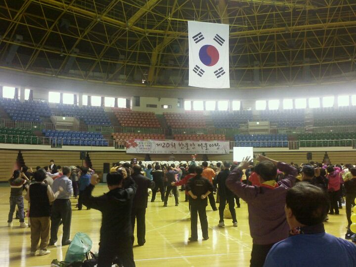 군산월명체육관 | 전라북도 군산 번영로 281 | +82 63-452-2924