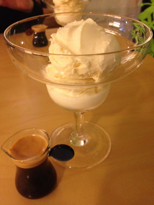 cafe-in holic | 서울 광진구 아차산로31길 45 | +82 10-6328-1793