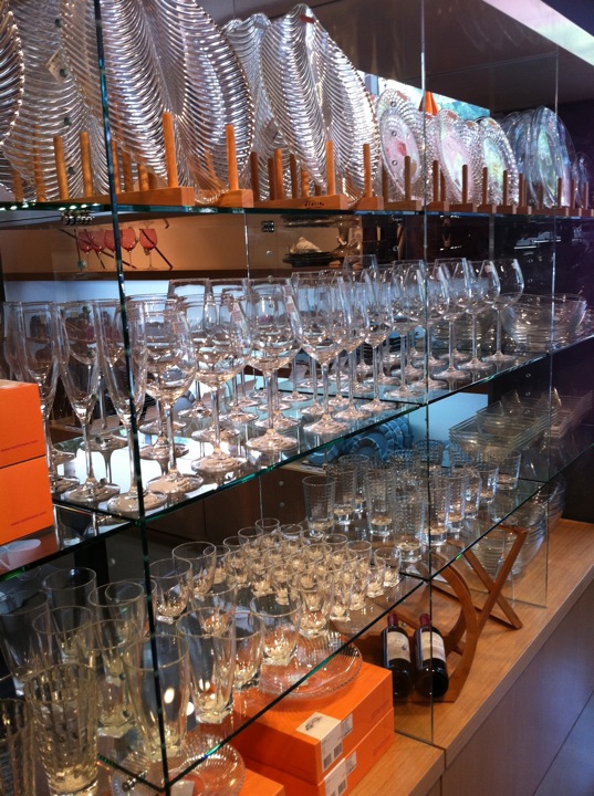 LIVART STYLE SHOP | 서울 강남구 학동로 142 | +82 2-549-2155