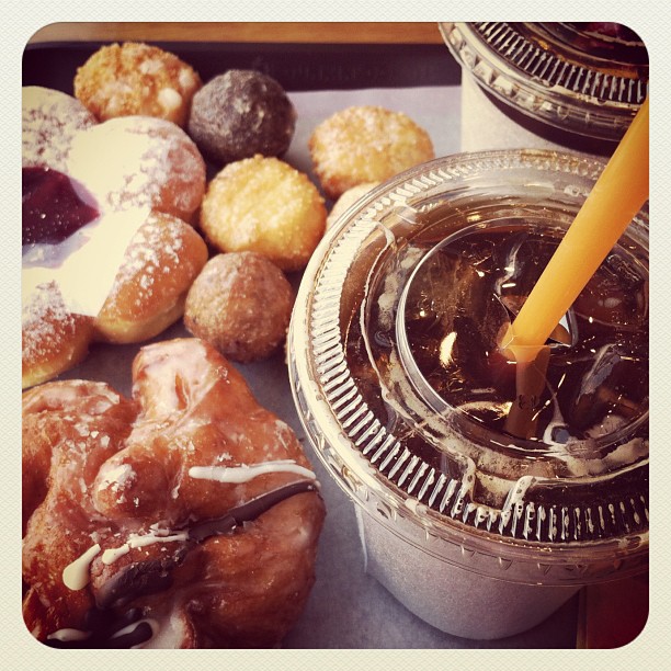 DUNKIN DONUTS | 서울 서초구 강남대로 221 | +82 2-529-3121