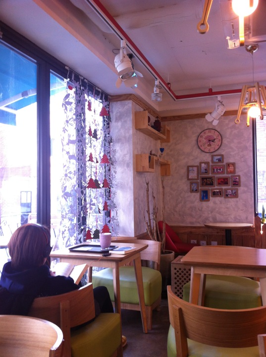 cafe-in holic | 서울 광진구 아차산로31길 45 | +82 10-6328-1793