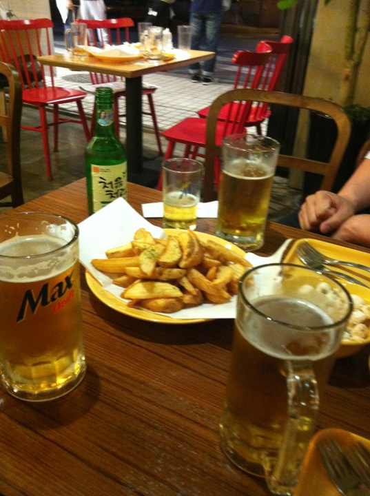 깐부치킨 kkanbu chicken | 서울특별시 서초구 남부순환로 2419 | +82 2-522-9230