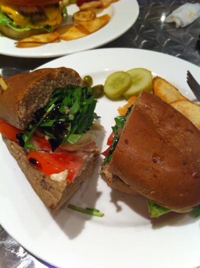 Burger Hunter | 서울 강남구 학동로 103 | +82 2-546-2582
