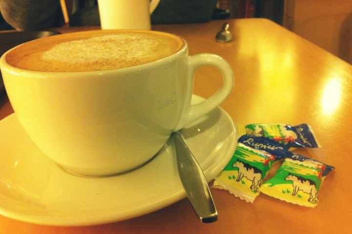 cafe-in holic | 서울 광진구 아차산로31길 45 | +82 10-6328-1793